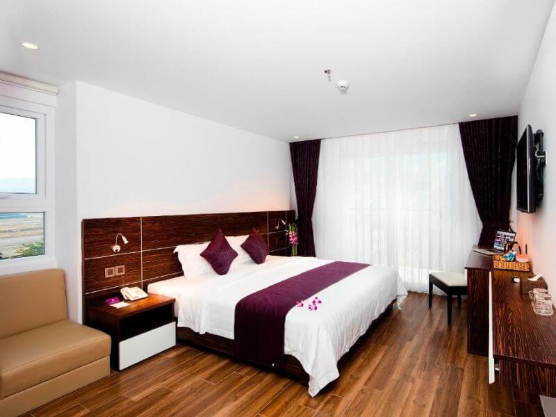 Premier Deluxe Single Room with Balcony and City View